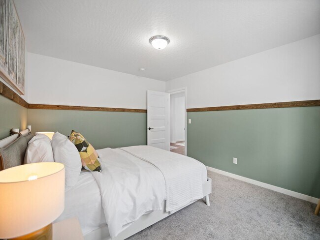 Building Photo - 4 bedroom Modern Home at Eagle Ridge Estates