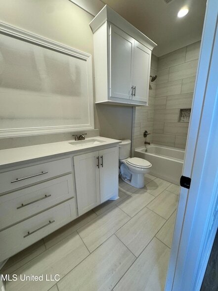 Building Photo - 115 Southern Oak Wy