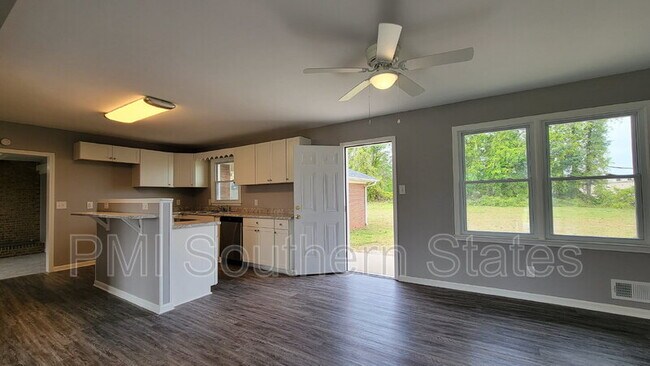 Building Photo - 104 Madison Cir