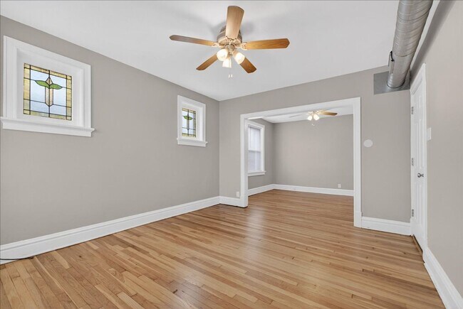 Building Photo - Meryl Wears Prada