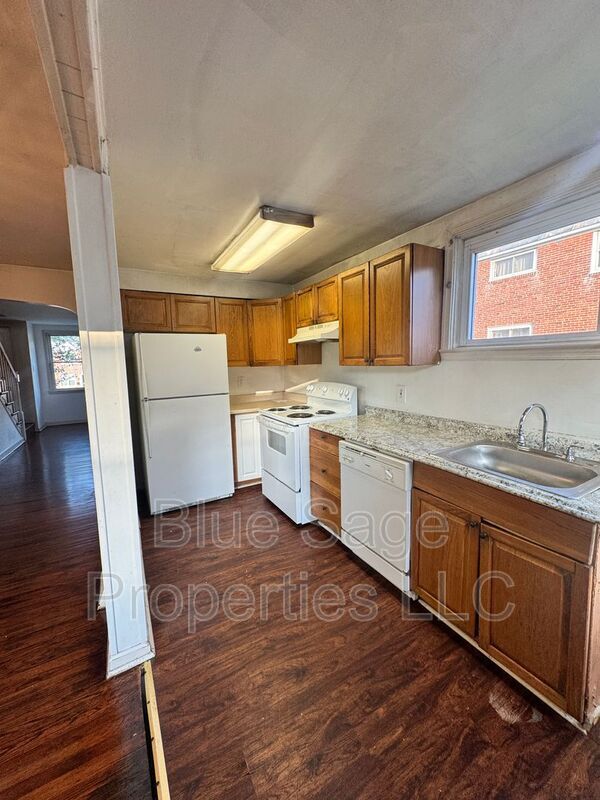 Building Photo - 545 S 4th St