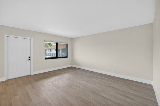 Building Photo - Wilton Manors