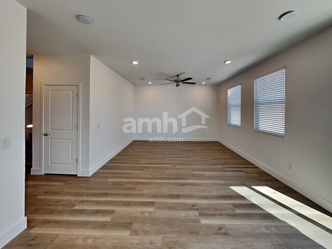 Building Photo - 6461 E Paseo Baranda