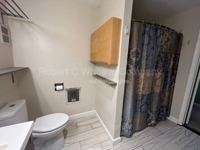 Building Photo - 7 F Country Squire Dr