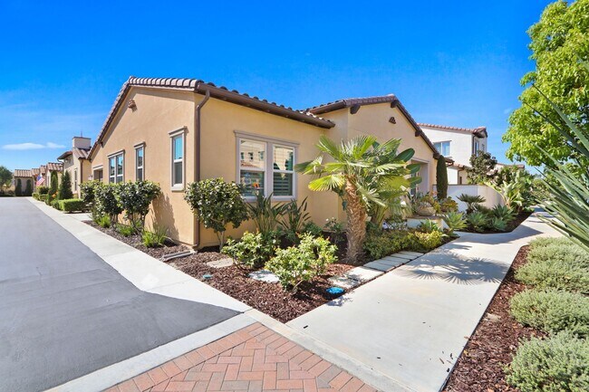 Building Photo - Gated 55 and older 3 bedroom 2 bathroom Ovation at Flora Park