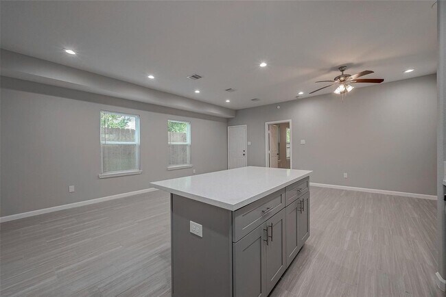 Building Photo - 4741 Bricker St