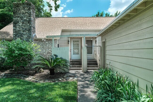 Building Photo - 2711 St Edwards Cir
