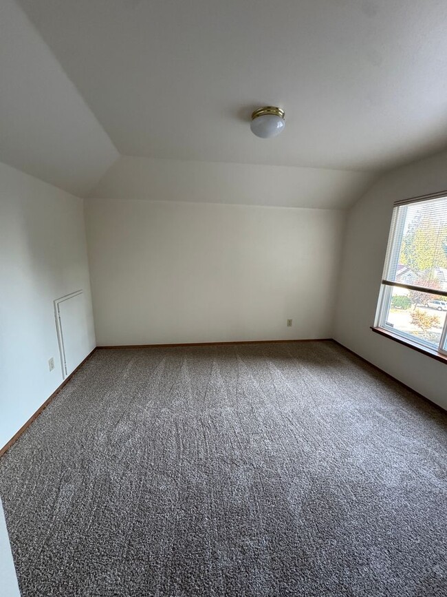 Building Photo - HEART OF SILVERDALE - 4BED 3 BATH HOME