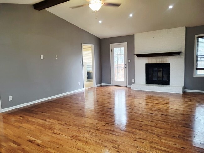 Building Photo - 115 Sabel Cir