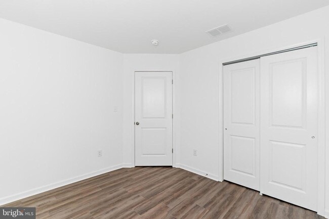 Building Photo - 985 Lorewood Grove Rd