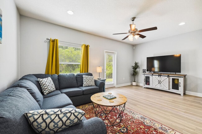 Building Photo - 7664 Shadow Lake Dr