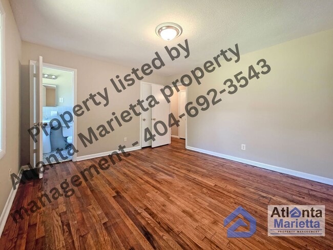 Building Photo - Charming Renovated Ranch on Private Wooded...