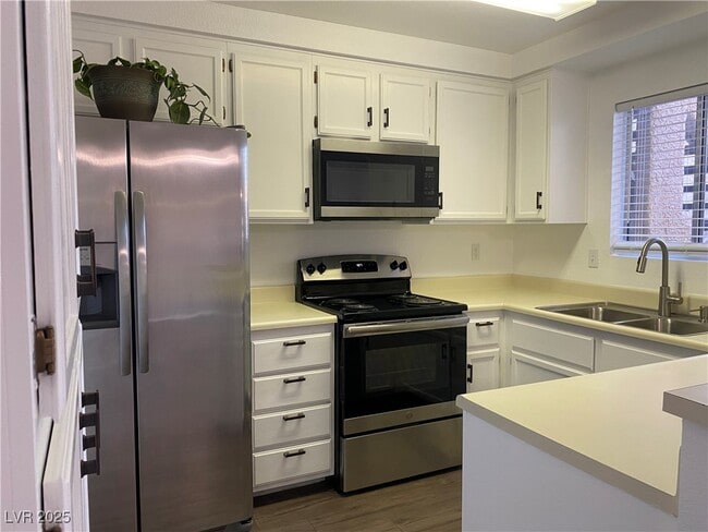 Building Photo - 2160 Highpointe Dr