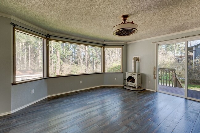 Building Photo - Spacious 4-Bedroom Home with Fireplace, Fenced Yard, and 2-Car Garage