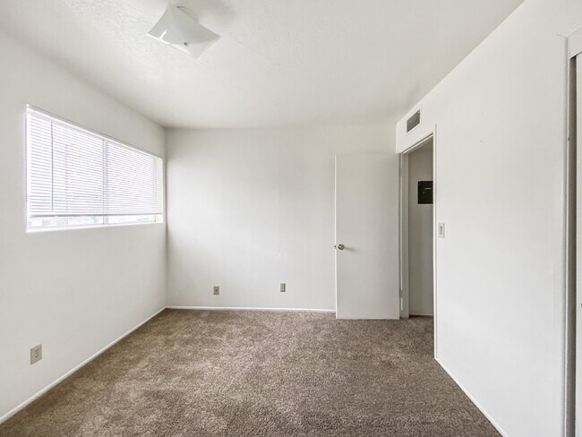 Building Photo - 213 N Alvord St