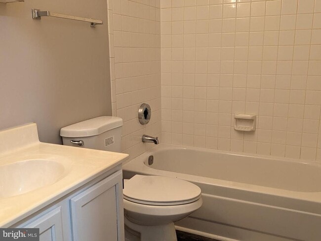 Building Photo - 1076 Spring Valley Ct