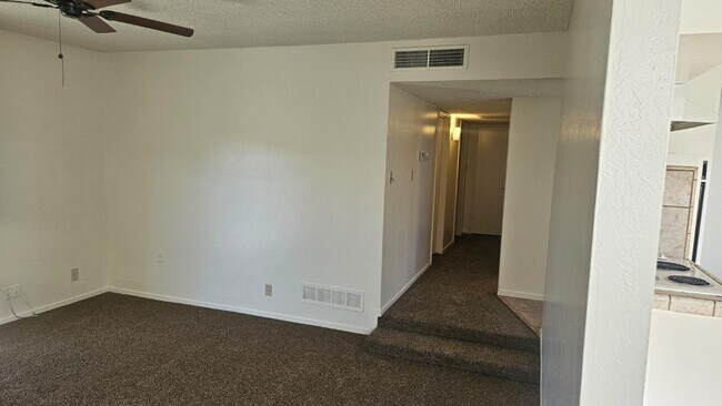 Building Photo - 956 W Antonio Dr