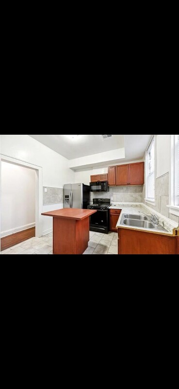 Building Photo - 3416 Milan St