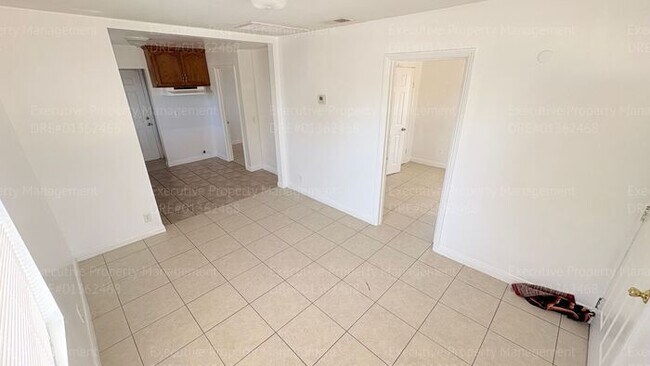 Building Photo - 2 bedroom 1 bathroom home near 34th St/ Chester Ave