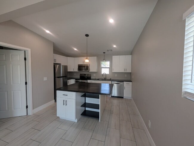Building Photo - Upgraded one bedroom in central Tucson!