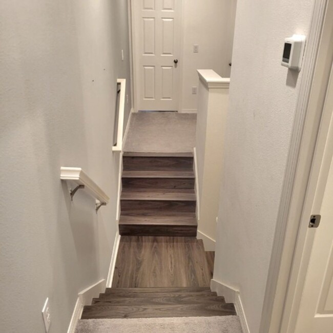 Building Photo - 3bed/2.5 Bths Townhome in Fishhawk. Lots o...