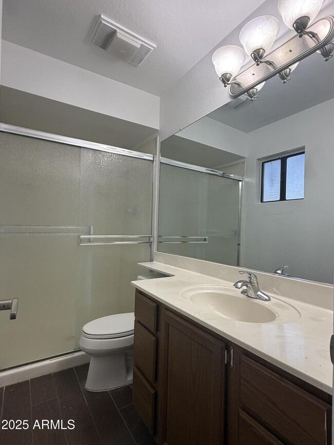 Building Photo - 564 S Creston