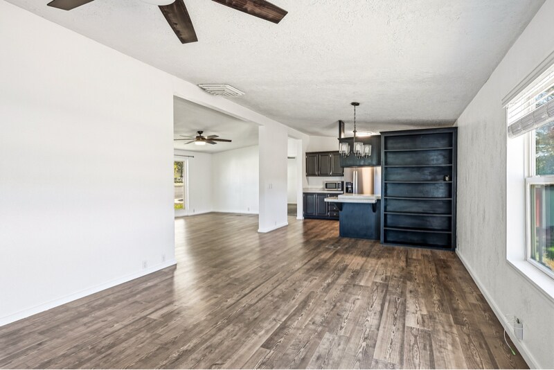 Building Photo - 802 S Interstate Dr