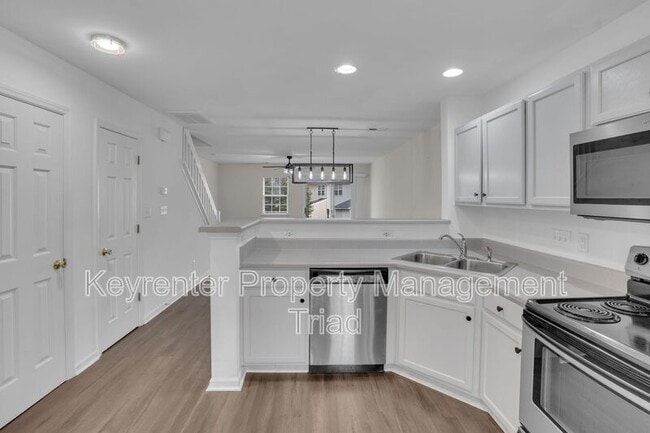 Building Photo - 16 Raelans Cir