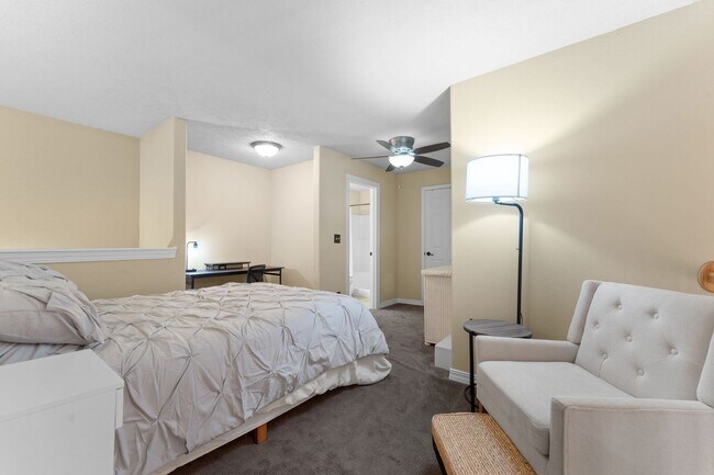 Building Photo - Unfurnished or Furnished 2 bedroom 2 bath Condo/Apartment in a Gated Community,  Blue Eye, MO,  N...