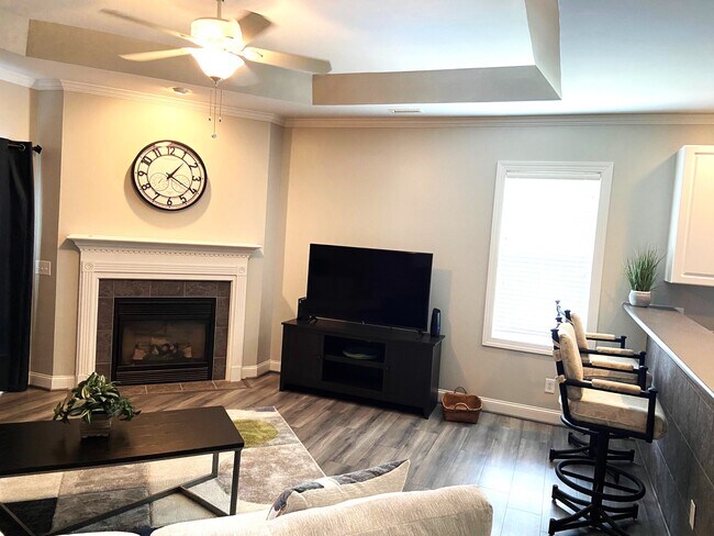 Building Photo - 2555 St James Dr SE