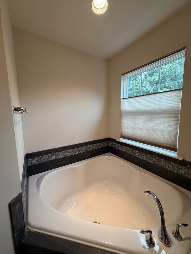 Building Photo - Mockingbird Cr Townhouse Available!!!