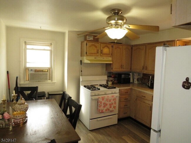Building Photo - 838 Paulison Ave