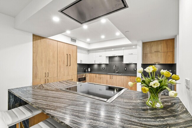 Building Photo - 2660 S Ocean Blvd