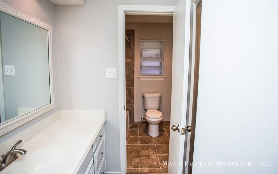 Building Photo - 3401 Essex Ave