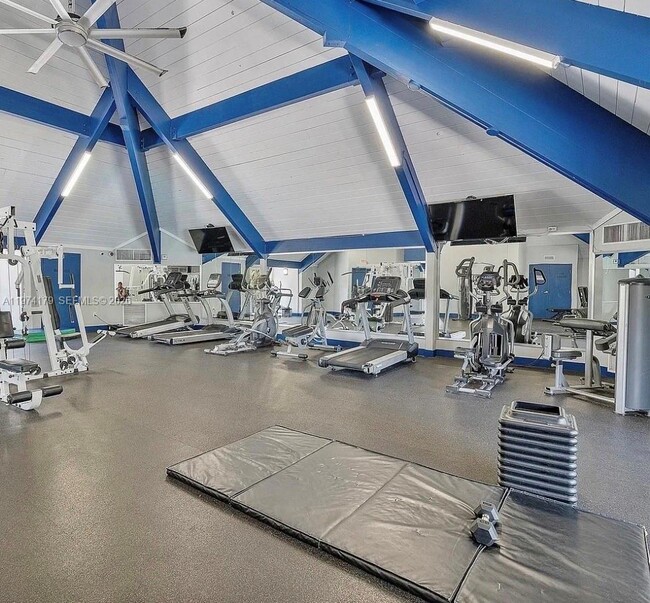 Building Photo - 1470 NE 123rd St