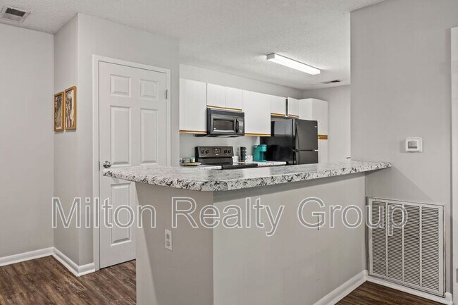 Building Photo - 74 Fantasy Ln