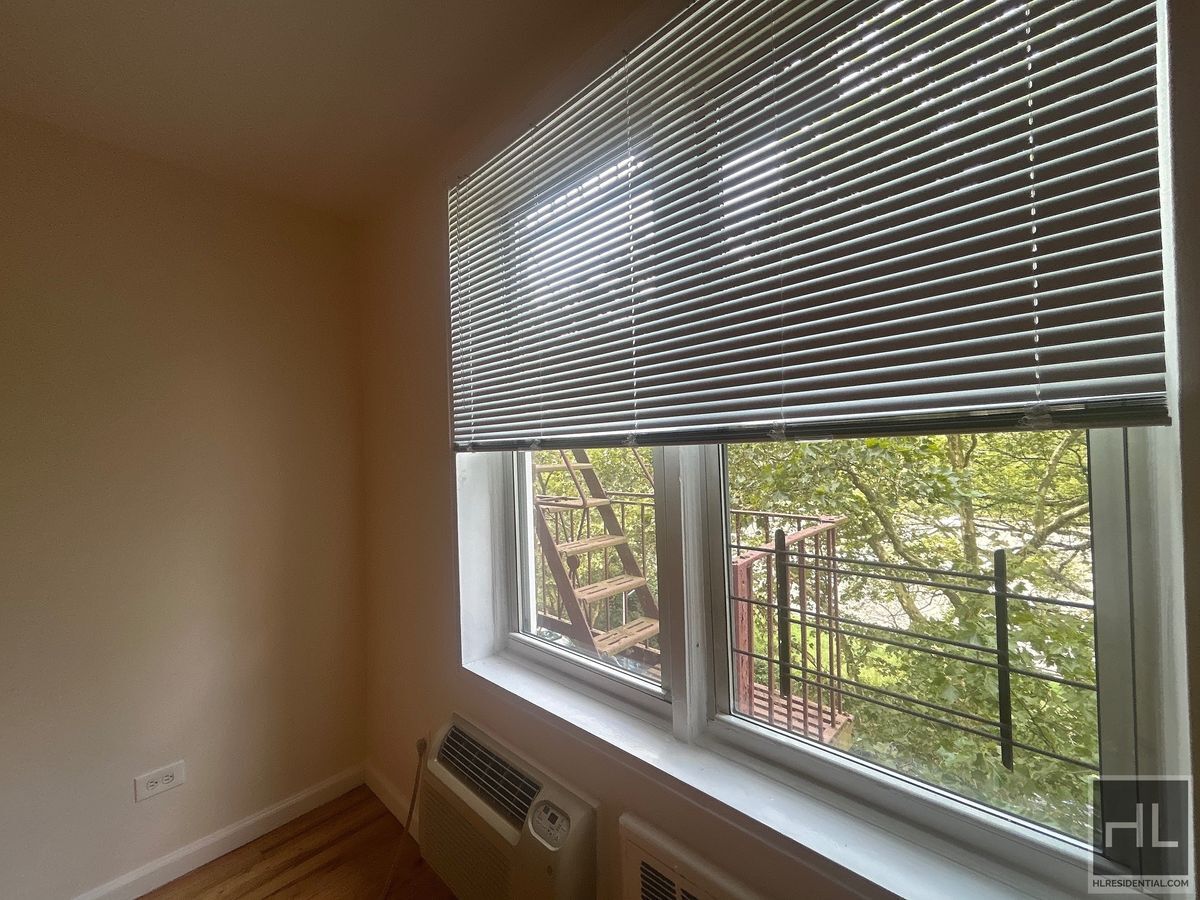 Building Photo - GRAND CENTRAL PARKWAY