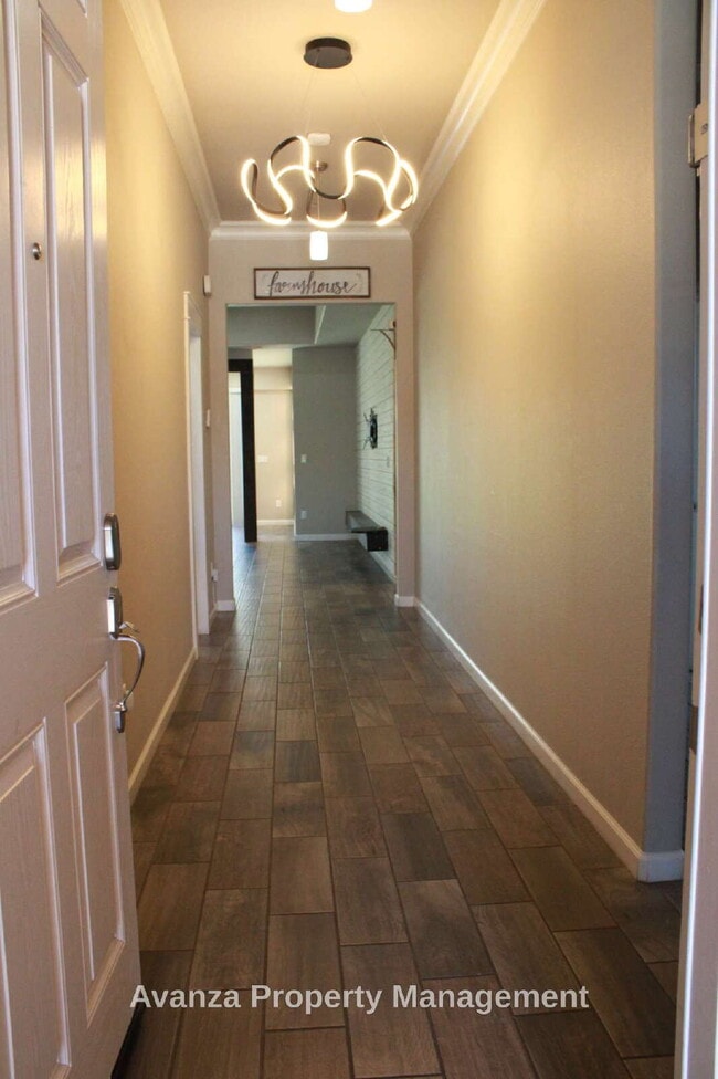 Building Photo - 4 Bed/2.5 Bath - Home for Rent Rent: $3,195/month Security Deposit: $3,295 Clovis East High Schoo...
