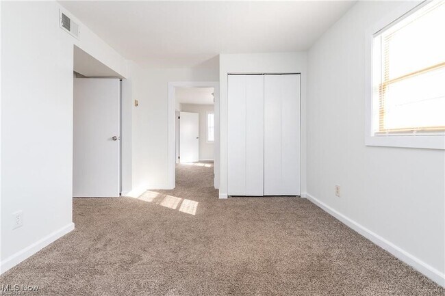 Building Photo - 3905 Woodbine Ave