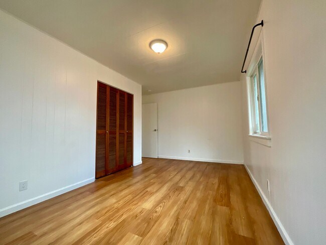 Building Photo - Beautiful, Bright & Airy Beach House--3Bed...