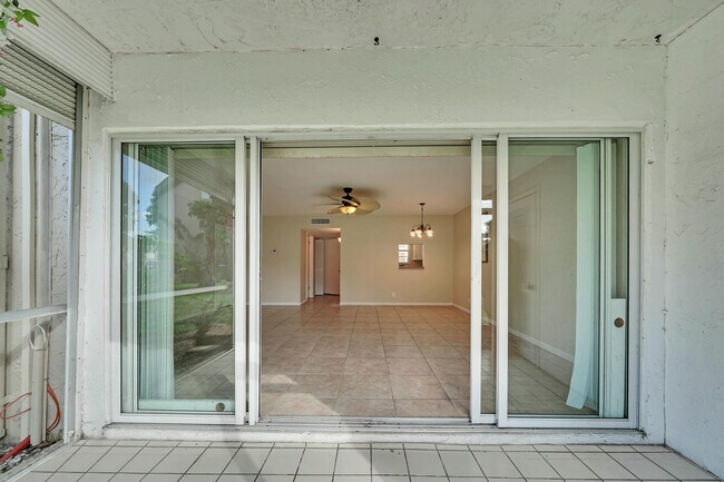 Building Photo - 719 Lori Dr