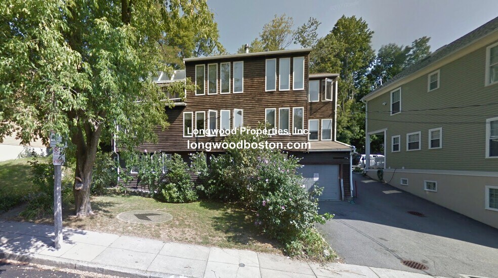 Building Photo - 33 Lawn St