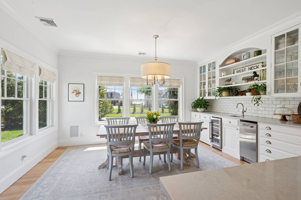 Building Photo - 32 W Neck Cir