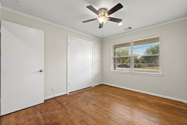 Building Photo - 618 Heidrich St
