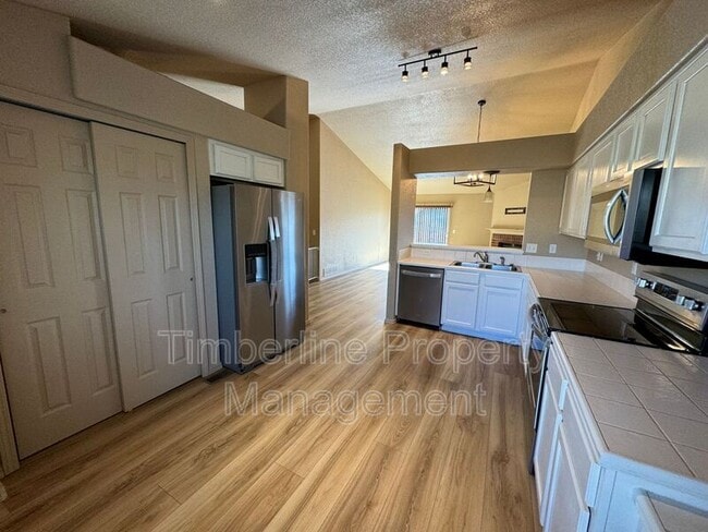 Building Photo - 7357 Legend Hill Dr