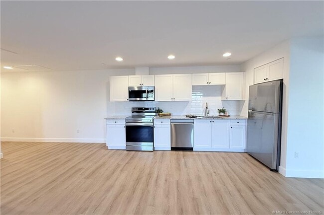 Building Photo - 3375 SW Mapp Rd