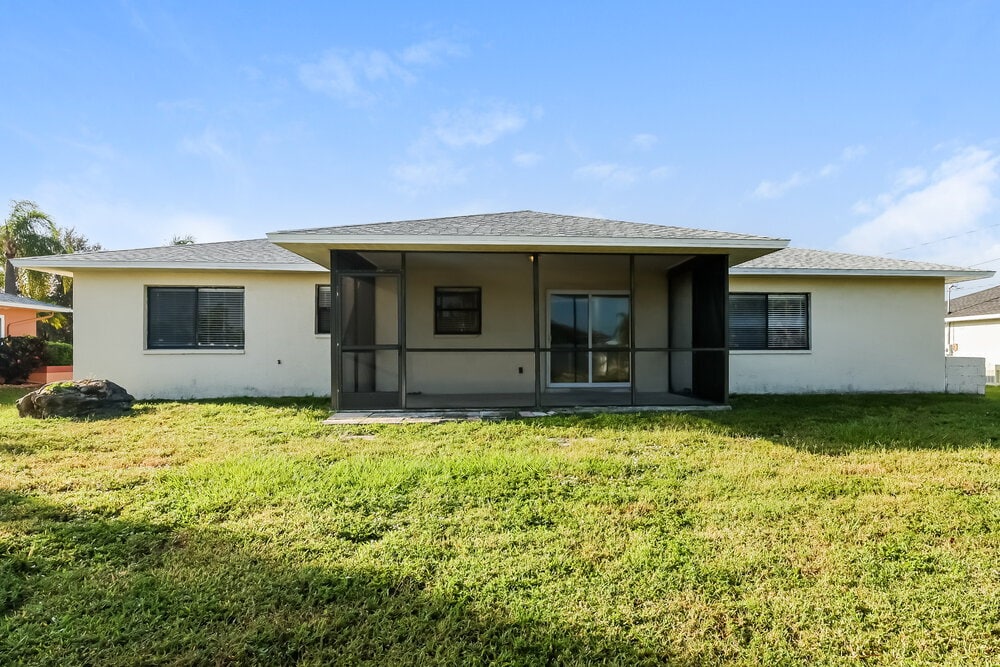 Building Photo - 139 SE 19th Ln