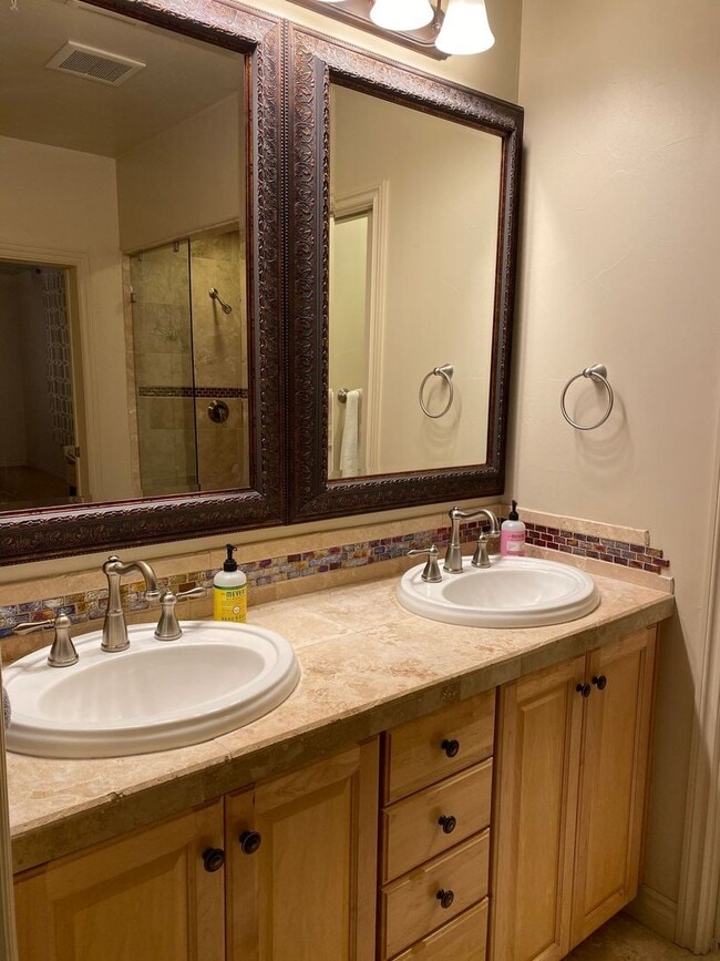 Building Photo - Fully furnished rental in downtown Anchorage