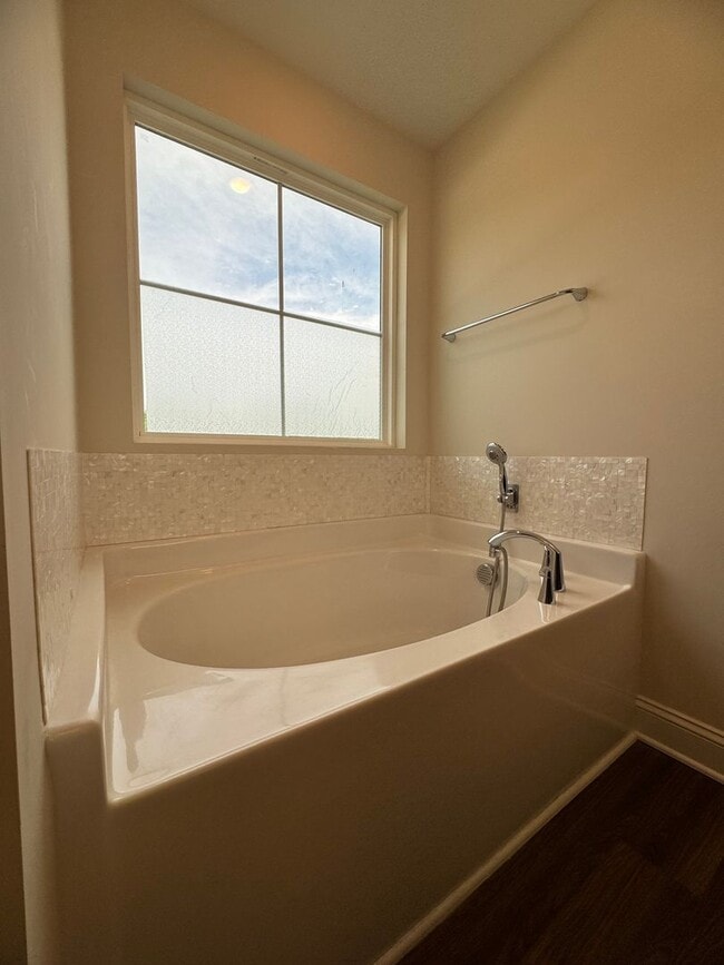 Building Photo - Spacious 4BR 3BA home in Northern Greensboro