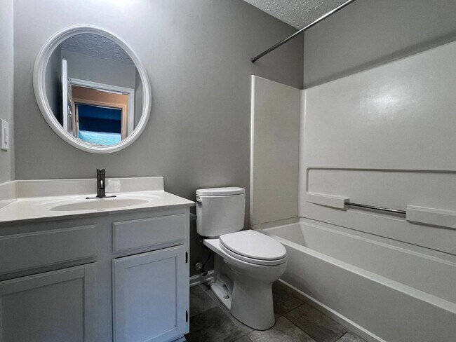 Building Photo - 109 Carmel Woods Ct